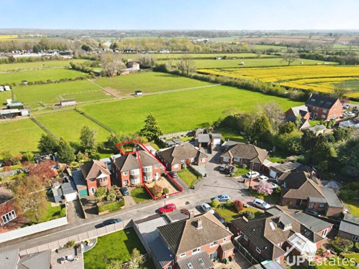 4 Bedroom Semi-Detached House For Sale In Morland Close, Bulkington, CV12