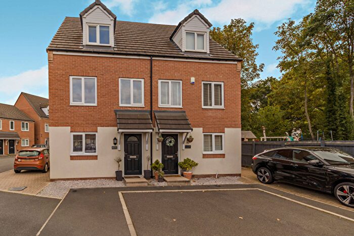 3 Bedroom Semi-Detached House For Sale In Bryndale Close, Harworth, DN11