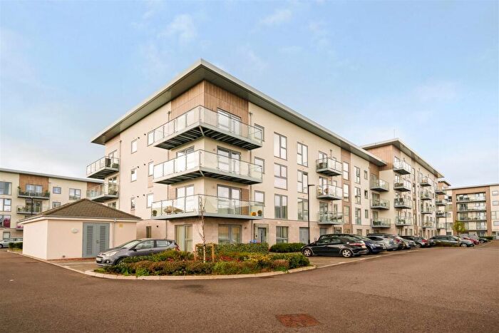 2 Bedroom Apartment For Sale In Goldcrest House, Kingston Close, SL6