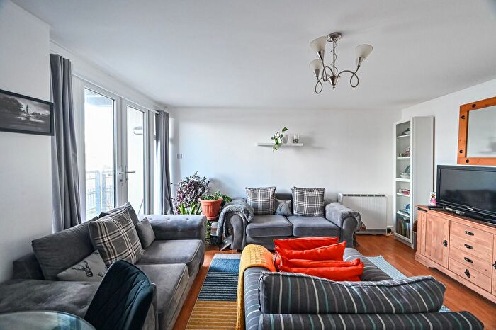2 Bedroom Flat For Sale In Felixstowe Court, Gallions Reach, London, E16