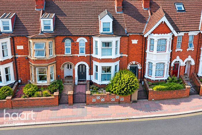 7 Bedroom Terraced House For Sale In Foster Hill Road, Bedford, MK40