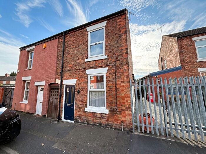 3 Bedroom Semi-Detached House To Rent In Dallow Street, Burton-On-Trent, DE14