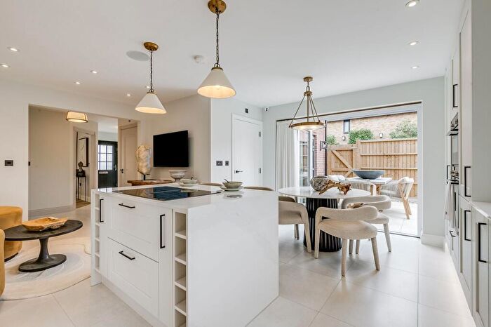 4 Bedroom Detached House For Sale In Russell Road, Toddington, LU5