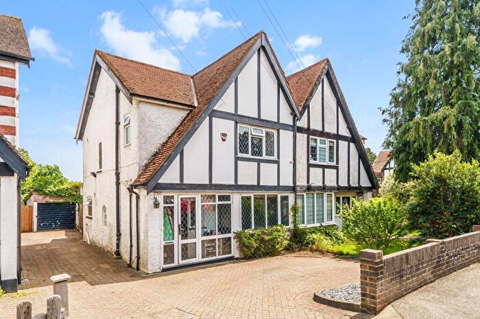 3 Bedroom Semi-Detached House For Sale In Court Avenue, Coulsdon, CR5