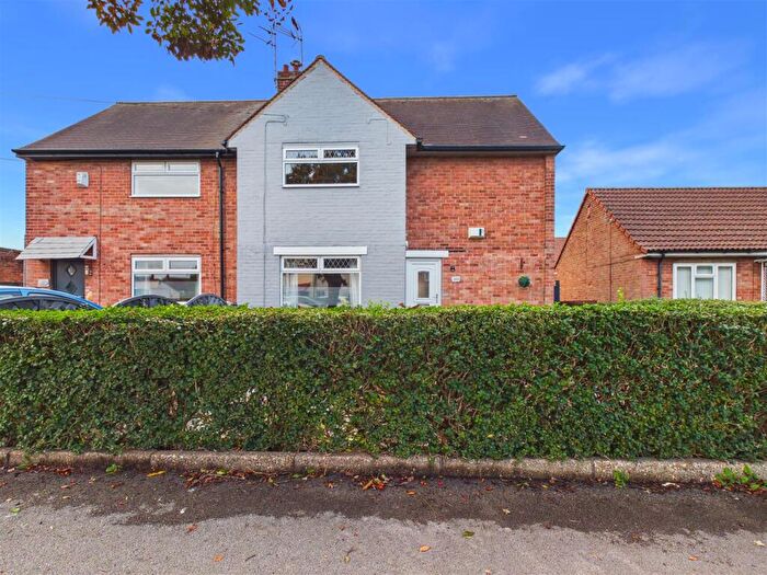 3 Bedroom Semi-Detached House For Sale In Anlaby Park Road South, Hull, HU4