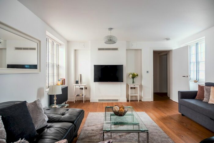 2 Bedroom Flat For Sale In Exchange Court, Covent Garden, WC2R