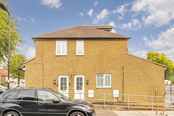 1 Bedroom Maisonette For Sale In Halsbury Road East, Northolt, UB5