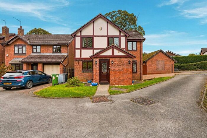 3 Bedroom Detached House For Sale In Thetford Close, Macclesfield, SK10