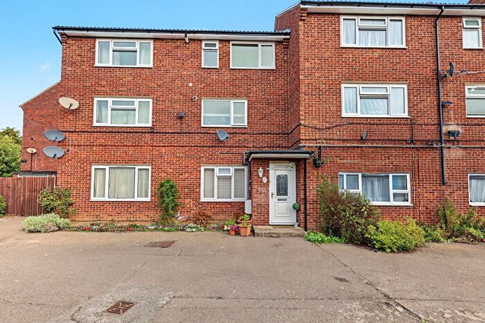 2 Bedroom Maisonette For Sale In Berkeley Close, Ware, SG12