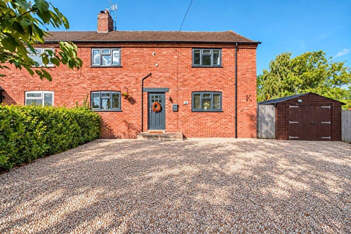 3 Bedroom Semi-Detached House For Sale In Highfield Close, Snitterfield, CV37