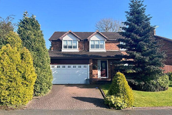 4 Bedroom Detached House For Sale In Hathersage Drive, Glossop, SK13
