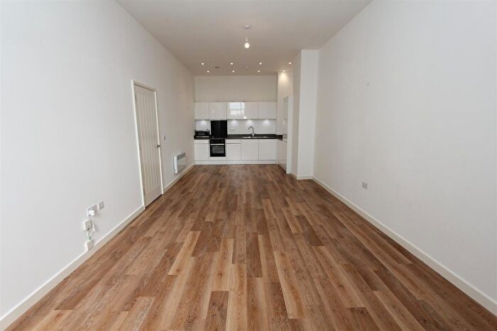 2 Bedroom Flat To Rent In Tate House New York Road, Leeds, LS2