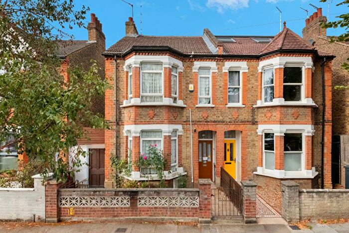4 Bedroom Semi-Detached House For Sale In Seward Road, Hanwell, W7