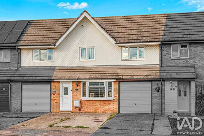 3 Bedroom Terraced House For Sale In Charleston Avenue, Basildon, SS13