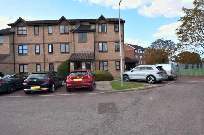 1 Bedroom Flat For Sale In Ferro Road, Rainham, RM13