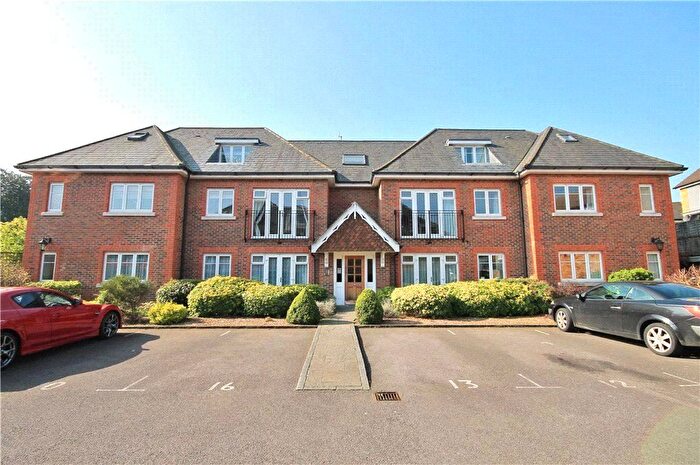 1 Bedroom Flat To Rent In Corrie Road, Addlestone, Surrey, KT15