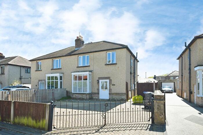 3 Bedroom Semi-Detached House For Sale In Granby Croft, Bakewell, DE45