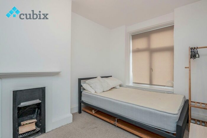 2 Bedroom Flat To Rent In Browning Street, London, SE17