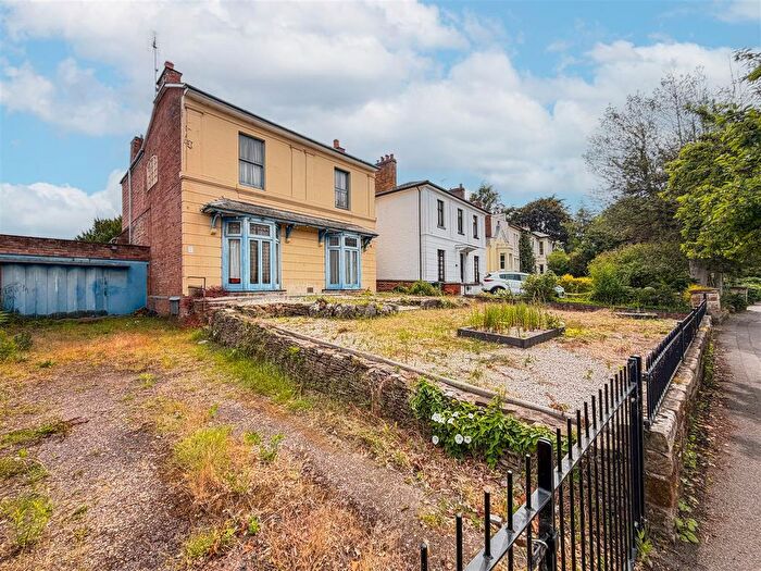 5 Bedroom Property For Sale In Emscote Road, Warwick, CV34