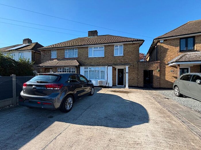 4 Bedroom Semi-Detached House For Sale In North Avenue, Canvey Island, SS8