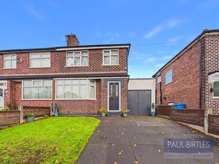 3 Bedroom Semi-Detached House To Rent In Kingsway Park, Davyhulme, Manchester, M41