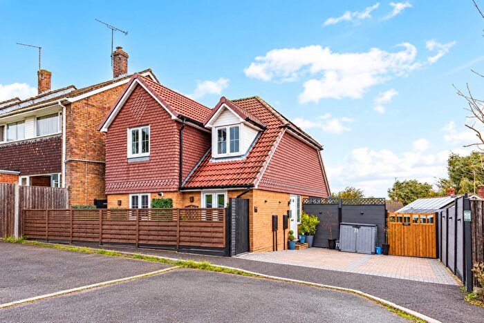 3 Bedroom Detached House For Sale In Marjoram Crescent, Cowplain, PO8