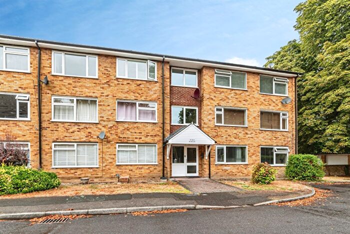 2 Bedroom Flat For Sale In Sylvia Close, Basingstoke, RG21