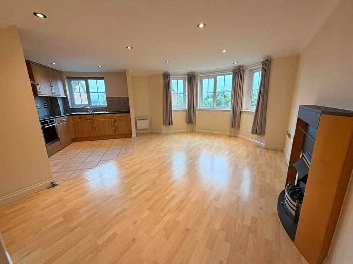 2 Bedroom Flat To Rent In Dingle Close, Radcliffe, Manchester, M26
