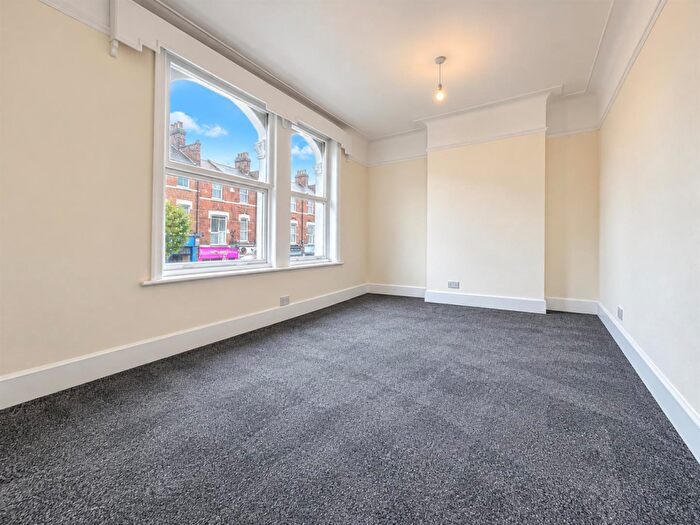 Studio To Rent In Lea Bridge Road, London, E10