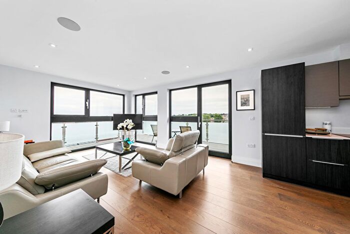 2 Bedroom Flat To Rent In Victoria Villas, Richmond, TW9