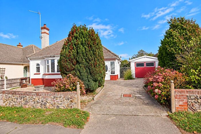2 Bedroom Bungalow For Sale In Mountview Road, Clacton-on-Sea, CO15