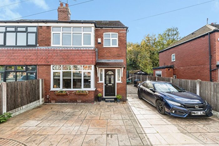 4 Bedroom Semi-Detached House For Sale In Croftdale Grove, Leeds, LS15