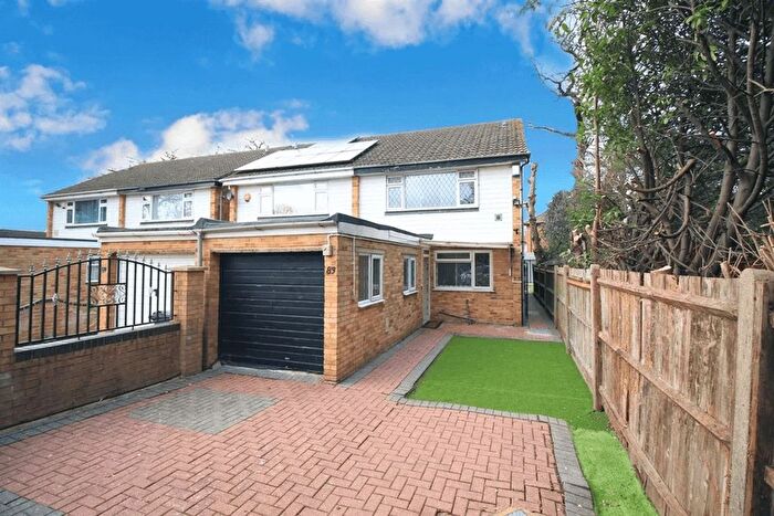 6 Bedroom Semi-Detached House To Rent In Pine Tree Close, Hounslow, TW5