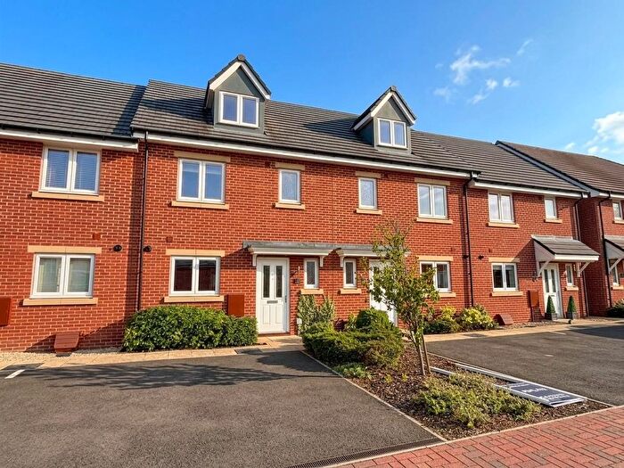 3 Bedroom Property For Sale In Whitby Close, Daventry, NN11
