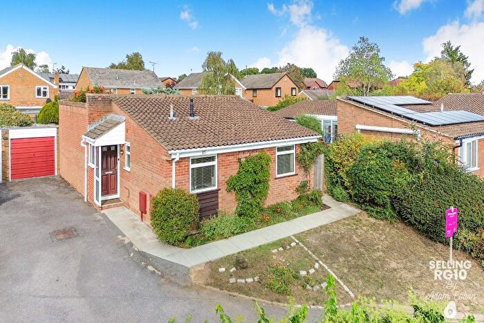 2 Bedroom Detached Bungalow For Sale In Hurst Park Road, Twyford, Berkshire, RG10