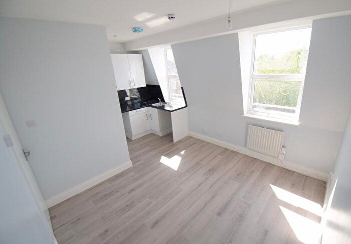 Studio To Rent In Kingsland Road, Hackney, London, E8