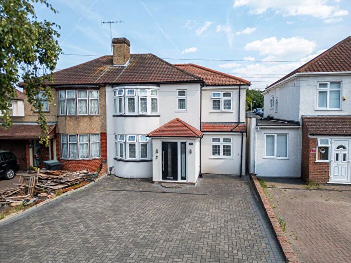 4 Bedroom Semi-Detached House For Sale In Valley Drive, Gravesend, Kent, DA12