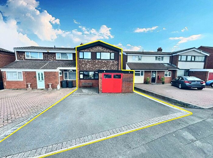 3 Bedroom Semi-Detached House For Sale In Amos Avenue, Nuneaton, CV10