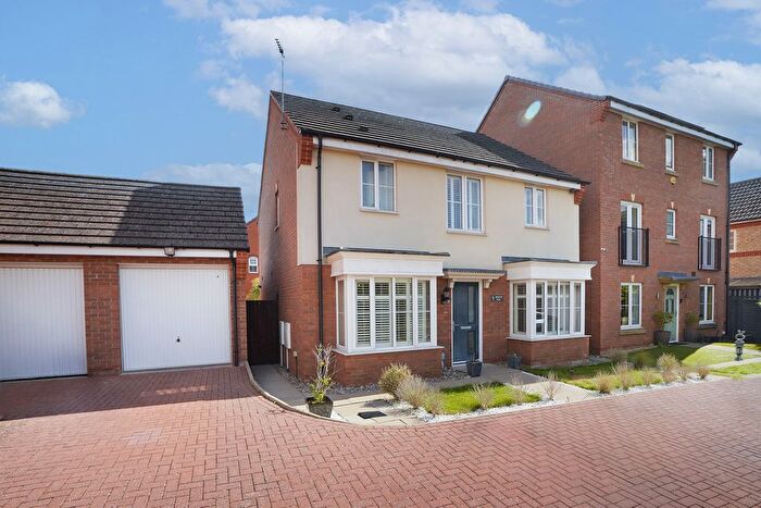 4 Bedroom Detached House For Sale In Thruxton Place, Rugby, CV21