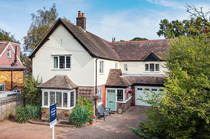 5 Bedroom Detached House For Sale In Ayling Hill, Aldershot, Hampshire, GU11