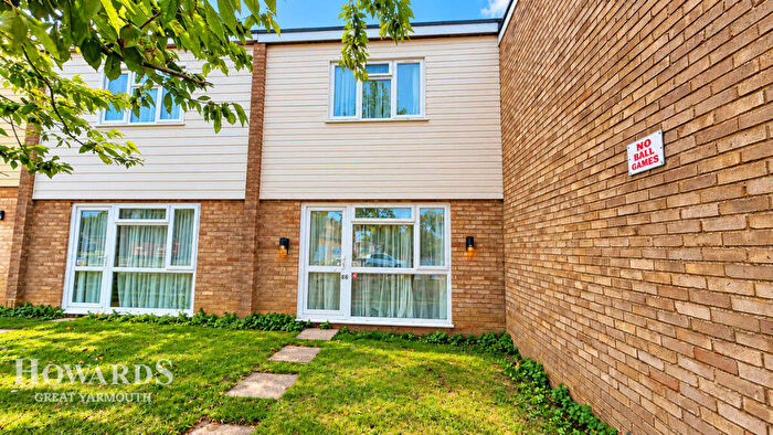 2 Bedroom Chalet For Sale In Bermuda Holiday Park, Hemsby, NR29