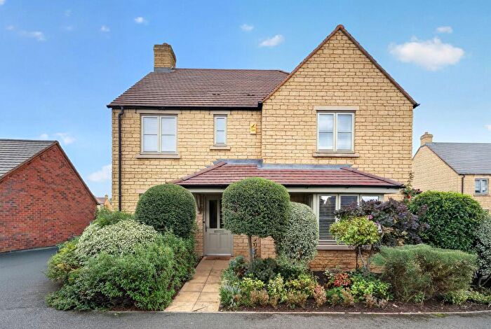 4 Bedroom Detached House For Sale In Red Fescue Close, Mickleton, GL55