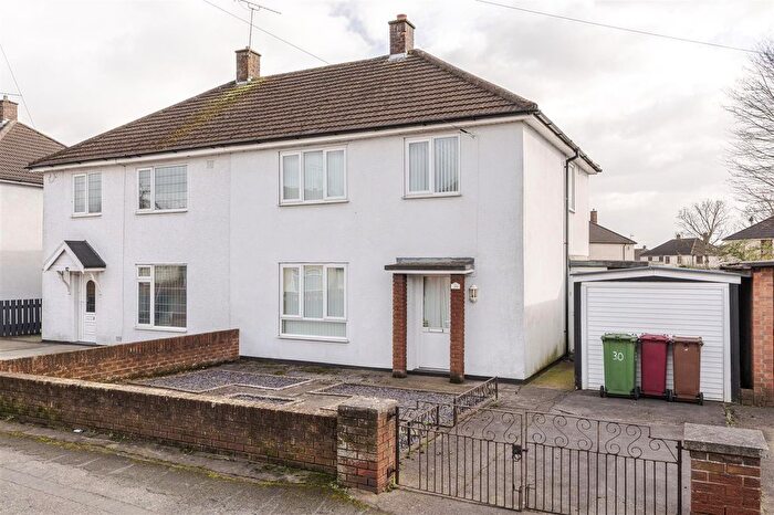 3 Bedroom Semi-Detached House For Sale In Sandhouse Crescent, Scunthorpe, DN16