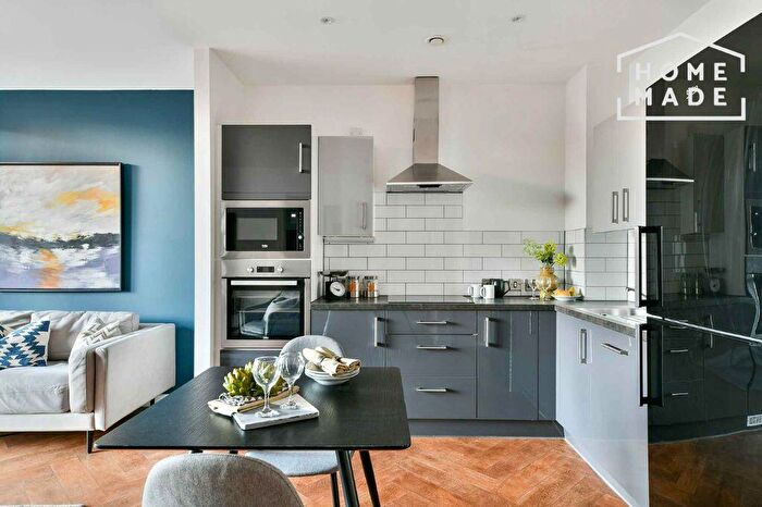 2 Bedroom Flat To Rent In Broadside, M4
