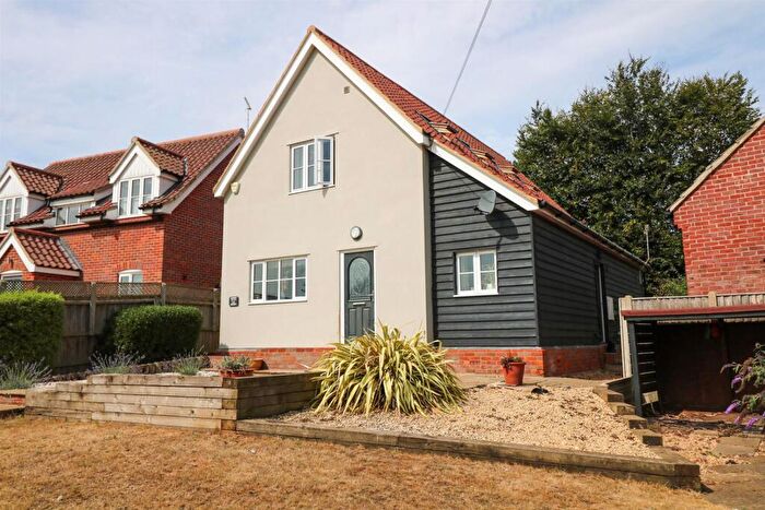 3 Bedroom Detached House For Sale In The Street, Snape, IP17