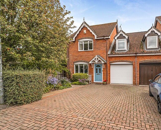 3 Bedroom Link Detached House For Sale In Wansdyke Road, Great Bedwyn, SN8