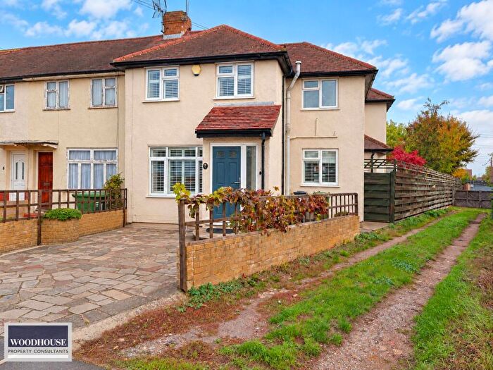3 Bedroom End Of Terrace House For Sale In Endeavour Road, Cheshunt, Waltham Cross, EN8