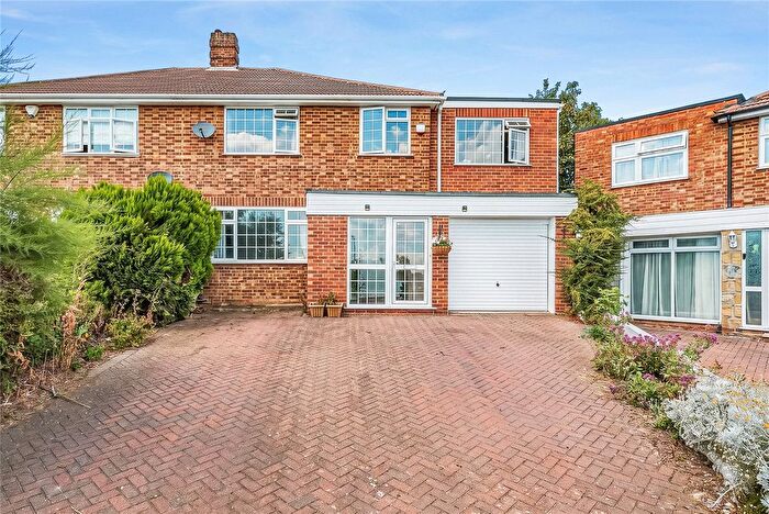 4 Bedroom Semi-Detached House For Sale In South View Close, Bexley, Kent, DA5