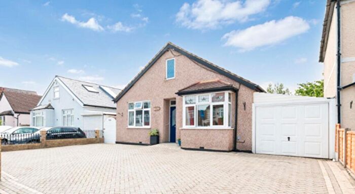 2 Bedroom Detached Bungalow For Sale In Wandle Road, Morden, SM4