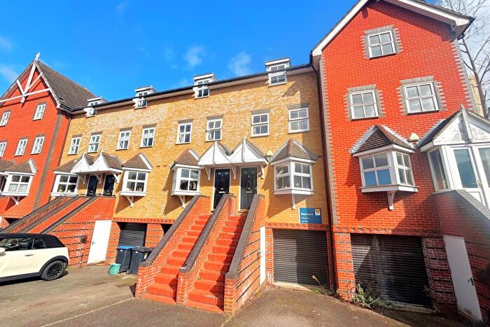 4 Bedroom Town House To Rent In Woking, Surrey, GU21